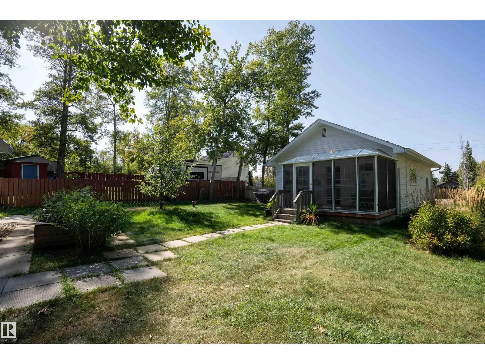 514 & 515 LAKESIDE DR