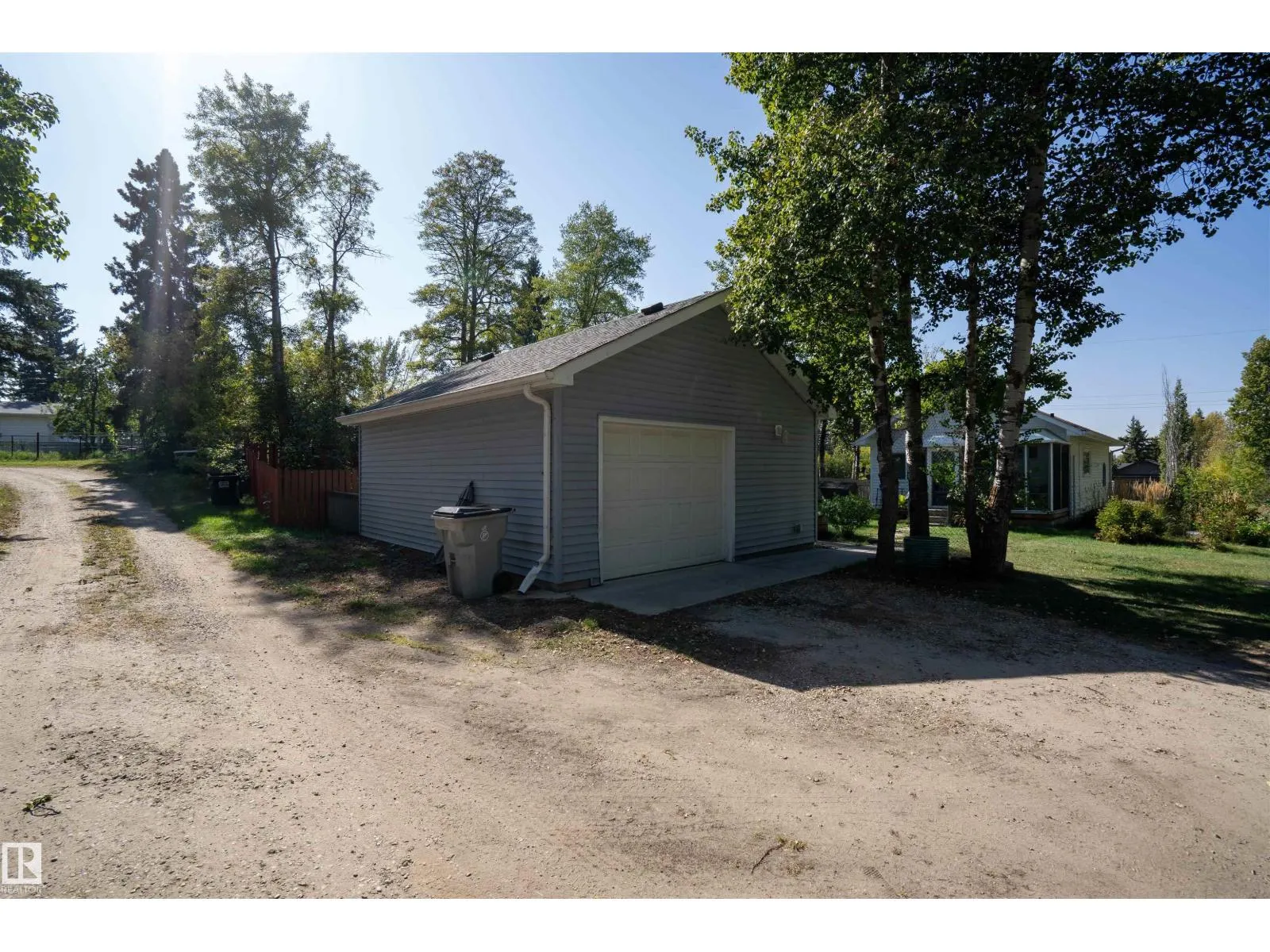 514 & 515 LAKESIDE DR