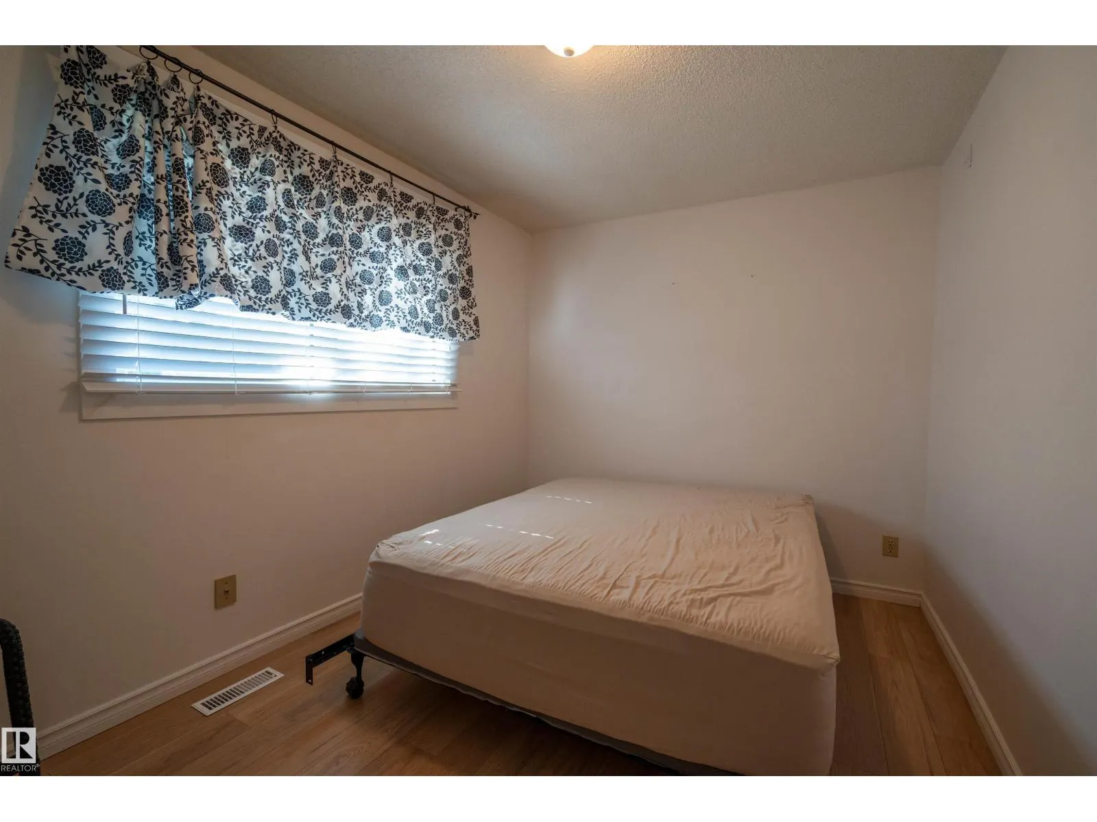 514 & 515 LAKESIDE DR