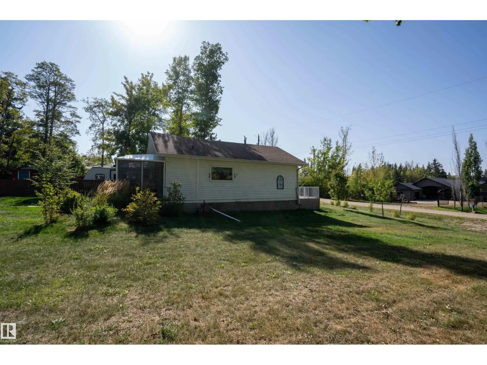 514 & 515 LAKESIDE DR