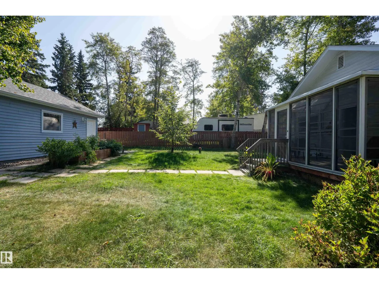 514 & 515 LAKESIDE DR
