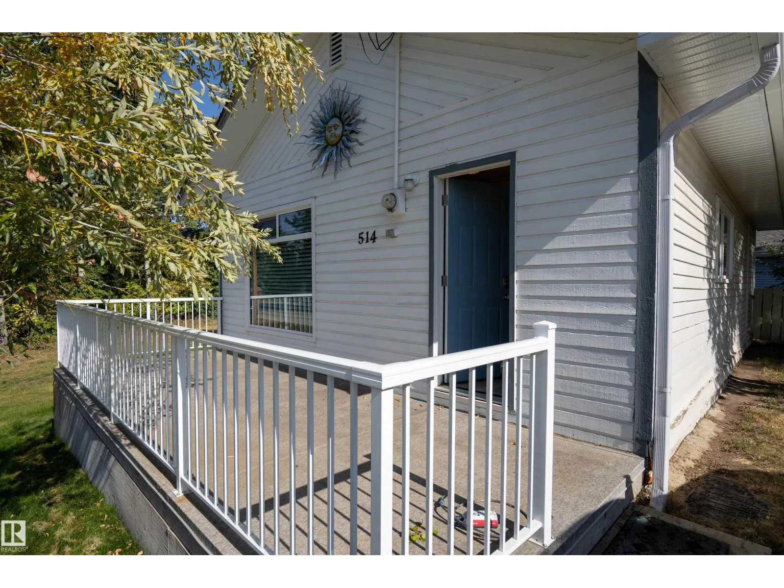 514 & 515 LAKESIDE DR
