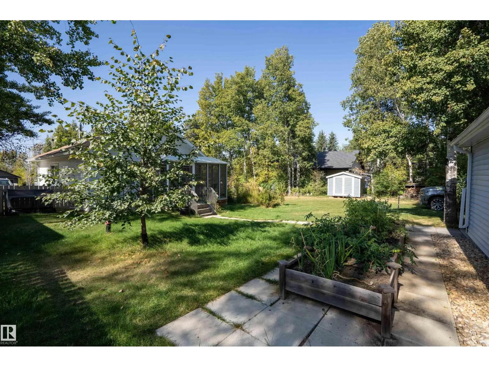 514 & 515 LAKESIDE DR