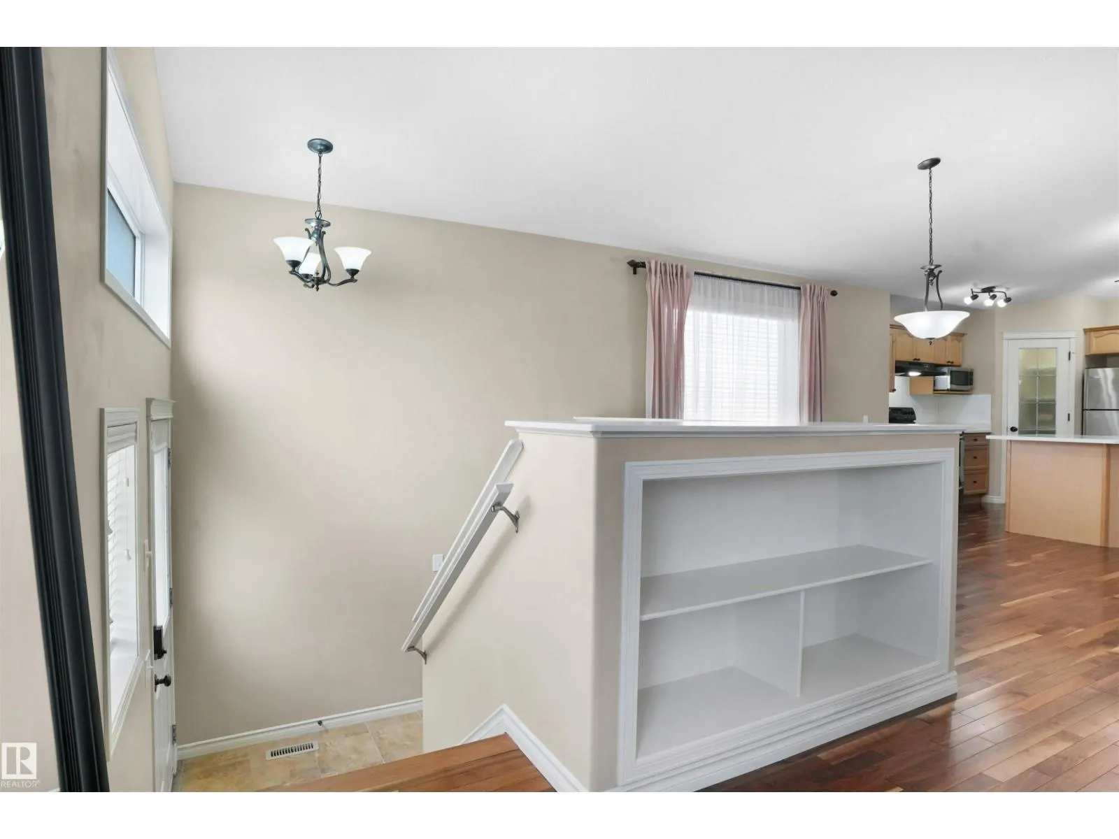 3812 163 AV NW