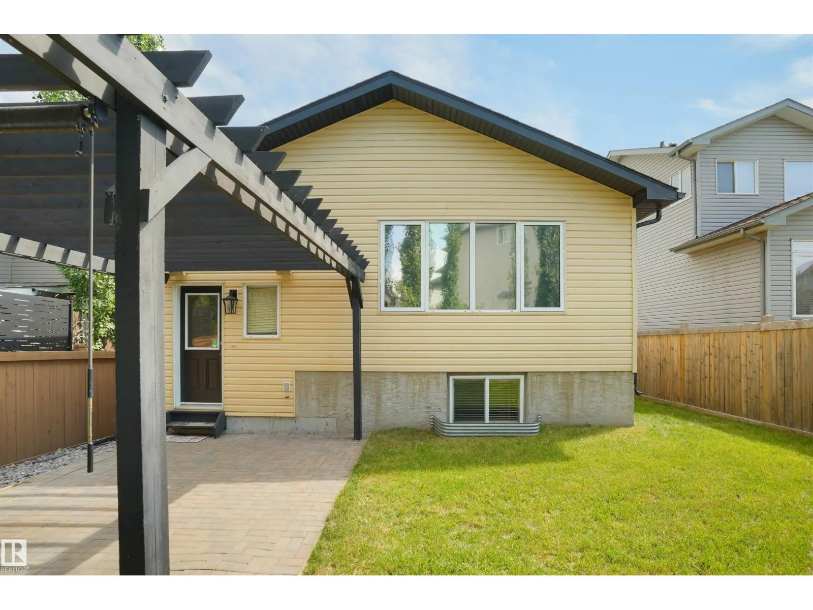 3812 163 AV NW