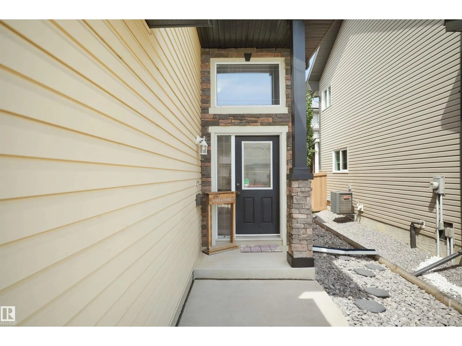 3812 163 AV NW
