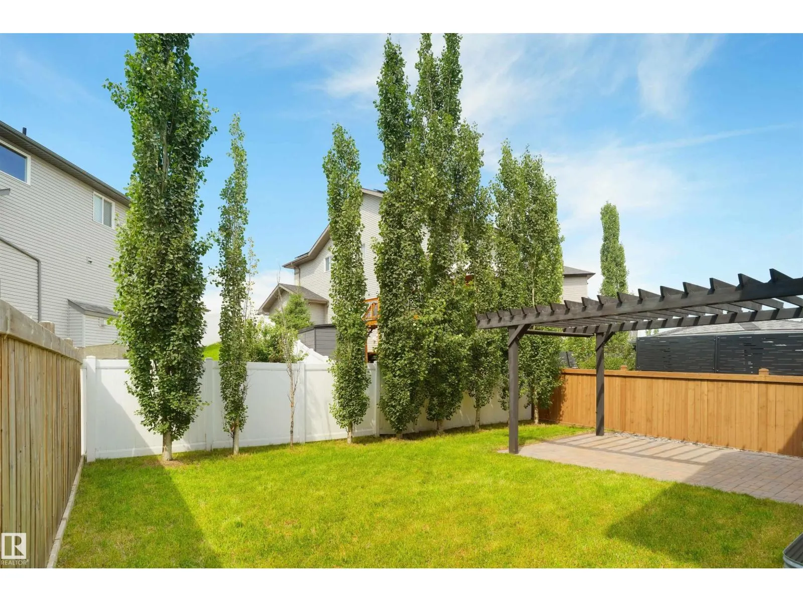 3812 163 AV NW
