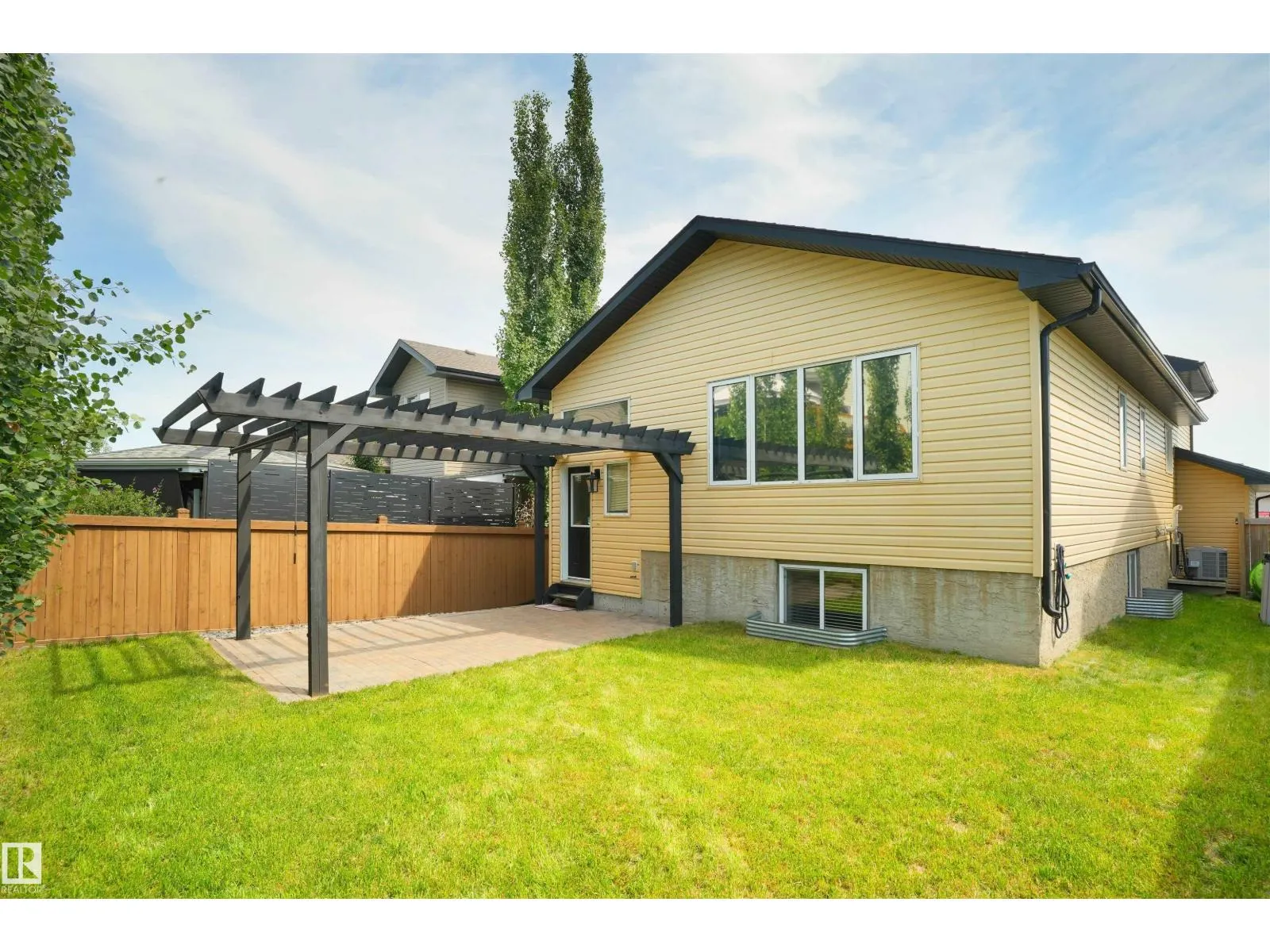 3812 163 AV NW