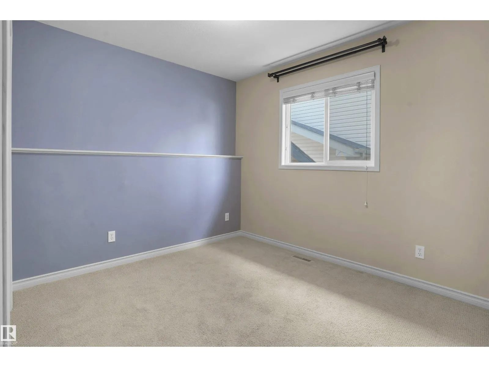 3812 163 AV NW