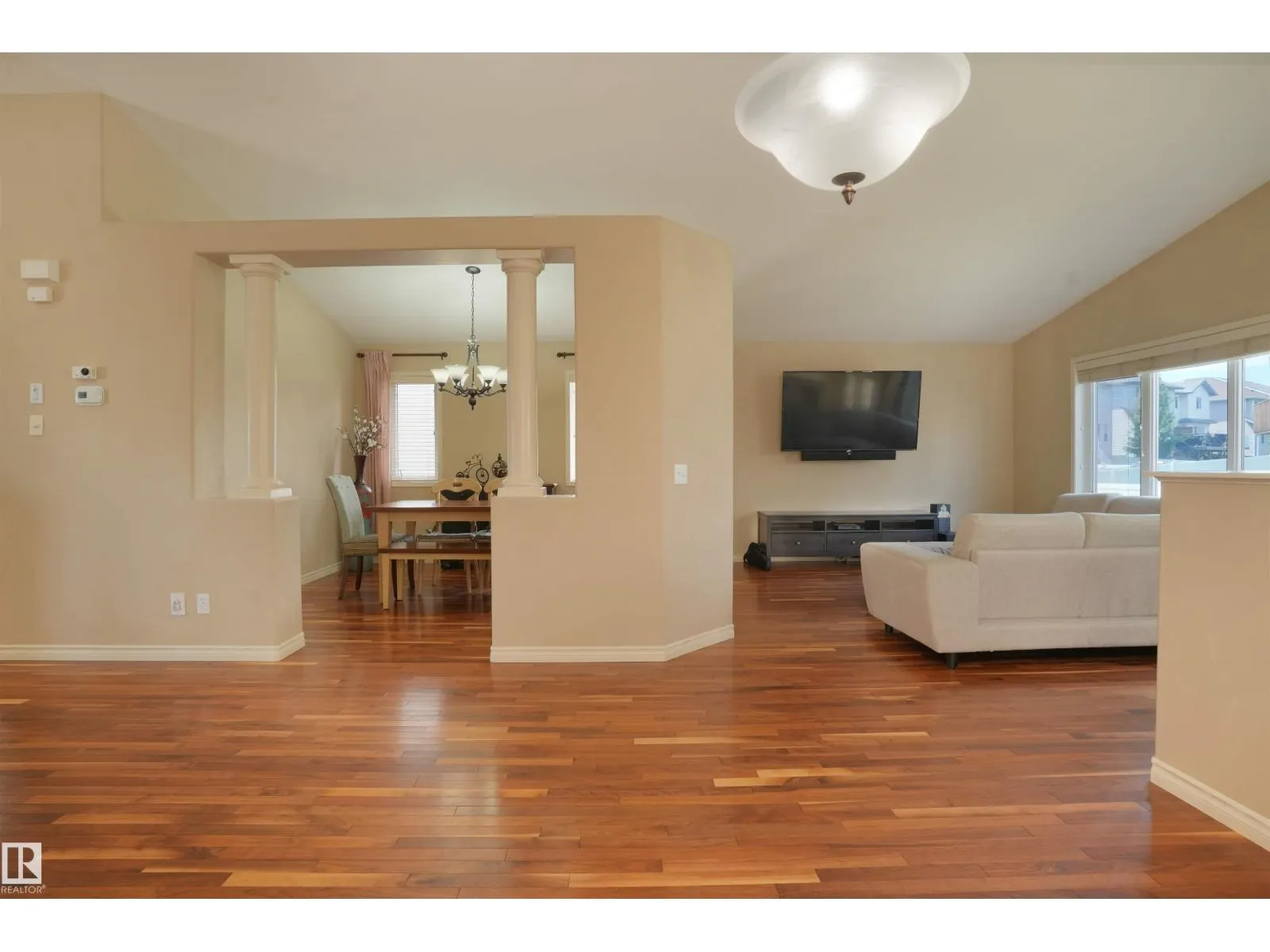 3812 163 AV NW