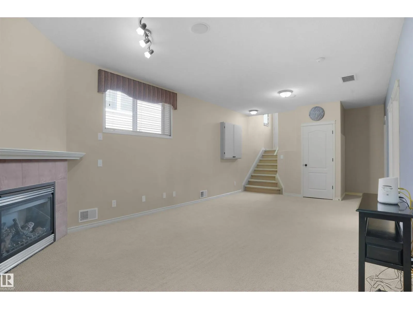 3812 163 AV NW
