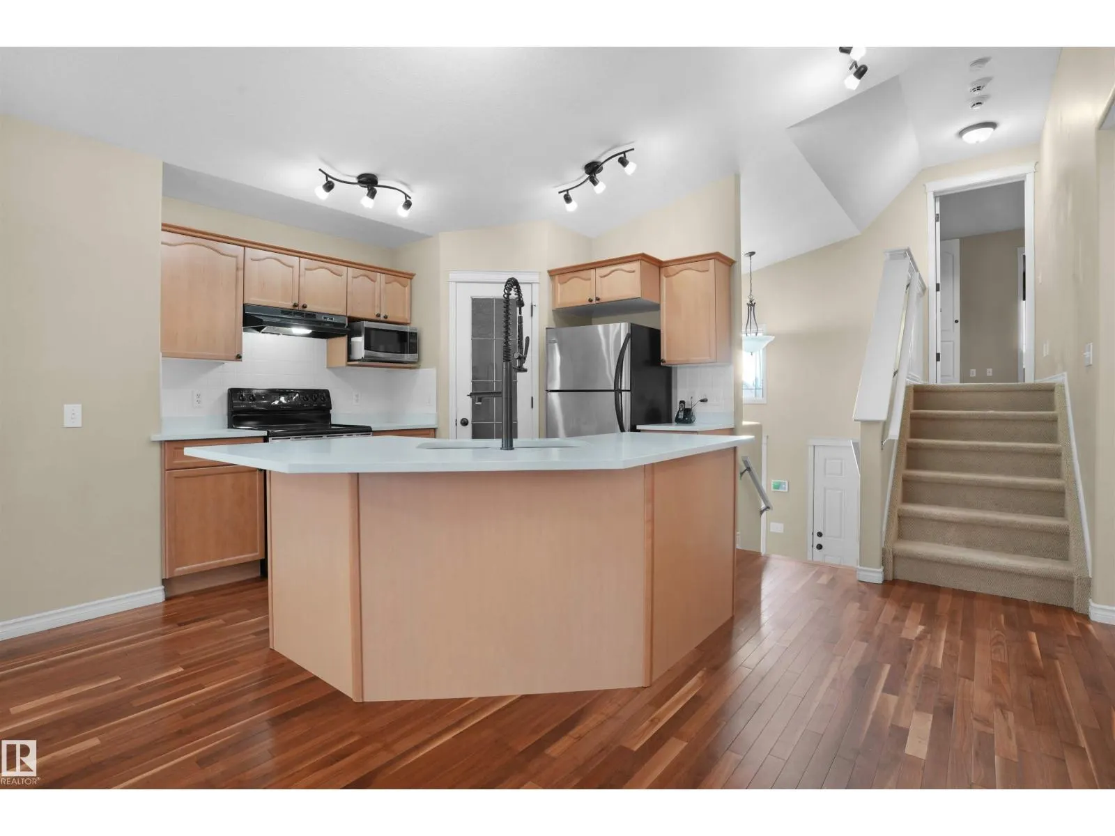 3812 163 AV NW