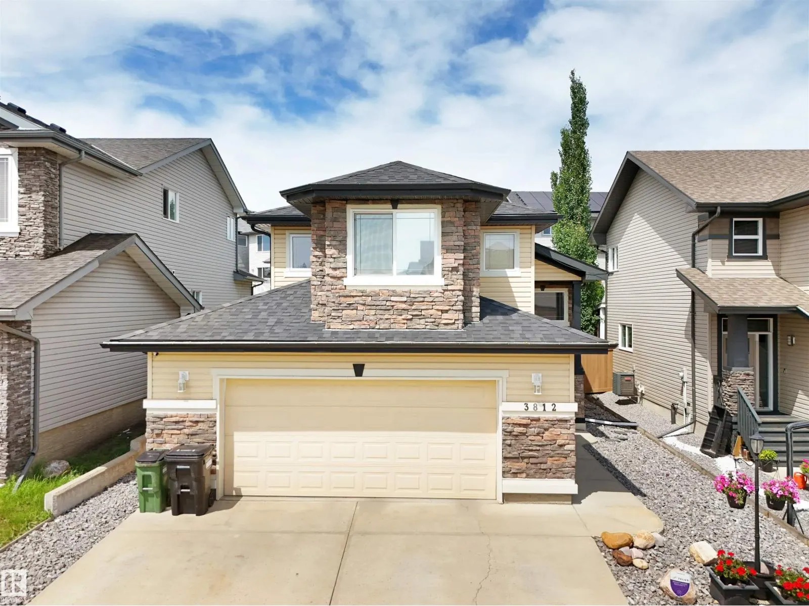 3812 163 AV NW
