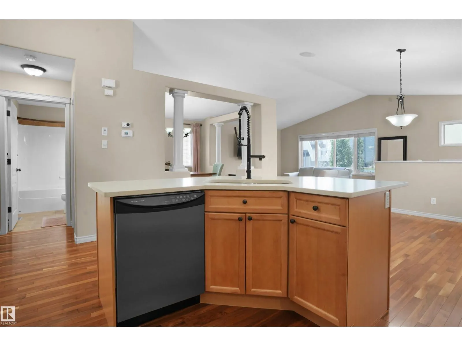 3812 163 AV NW