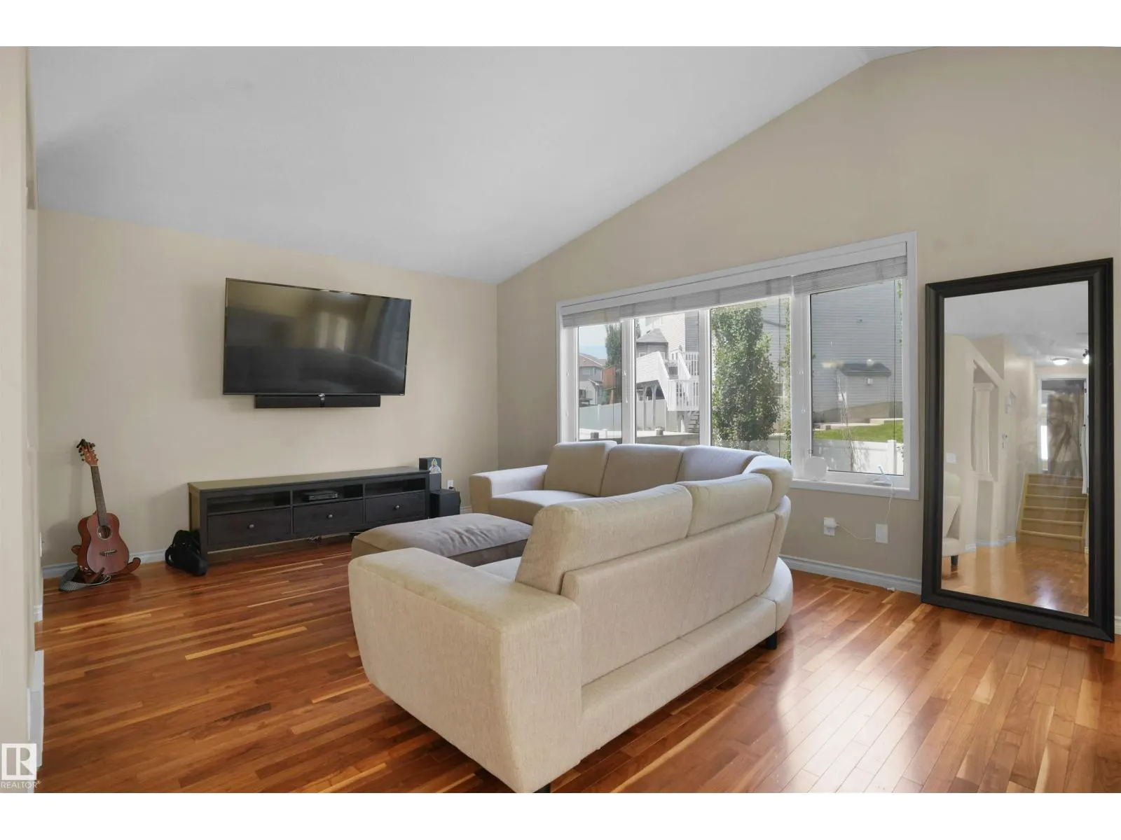 3812 163 AV NW