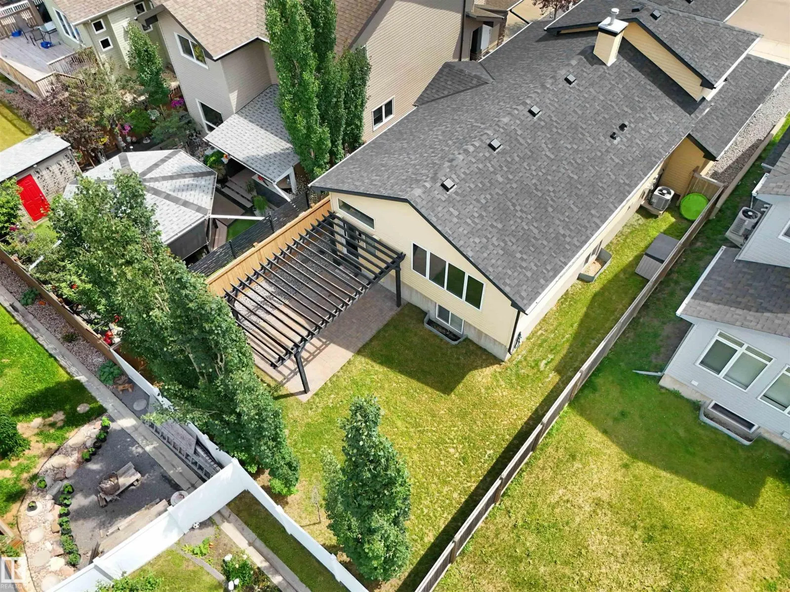 3812 163 AV NW