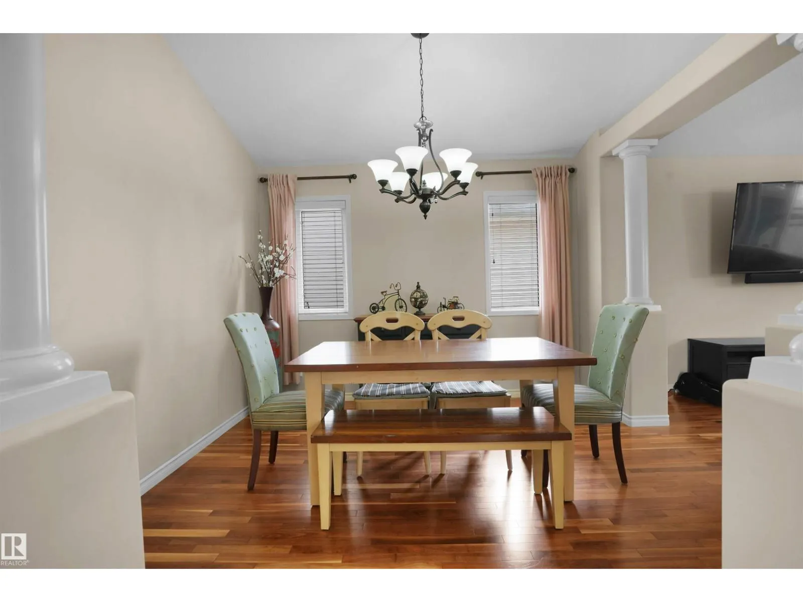 3812 163 AV NW