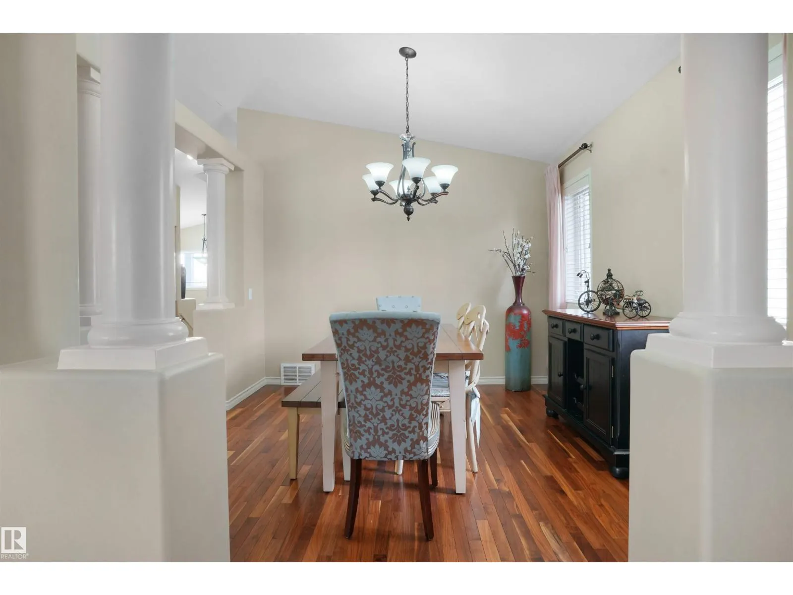 3812 163 AV NW