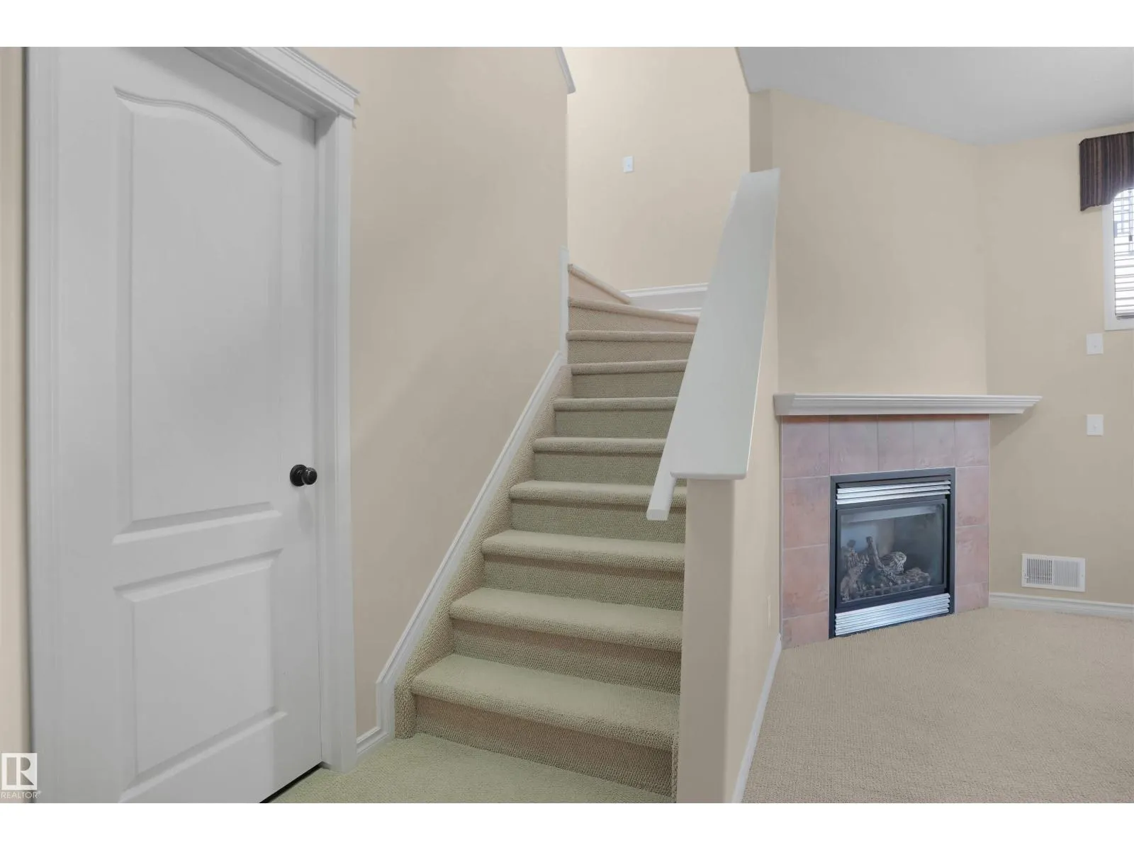 3812 163 AV NW