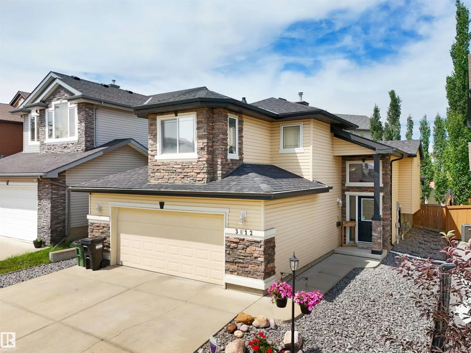 3812 163 AV NW