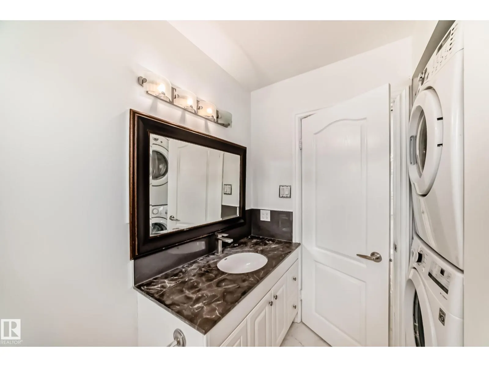 13516 112 ST NW