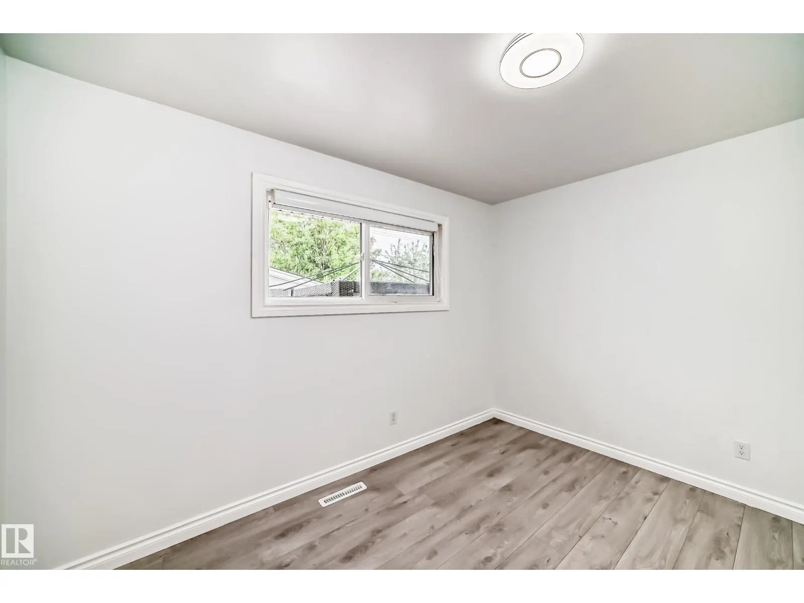 13516 112 ST NW
