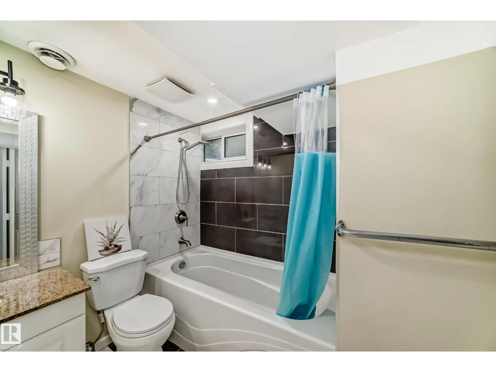13516 112 ST NW