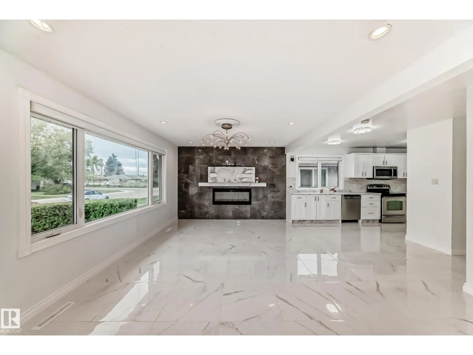 13516 112 ST NW