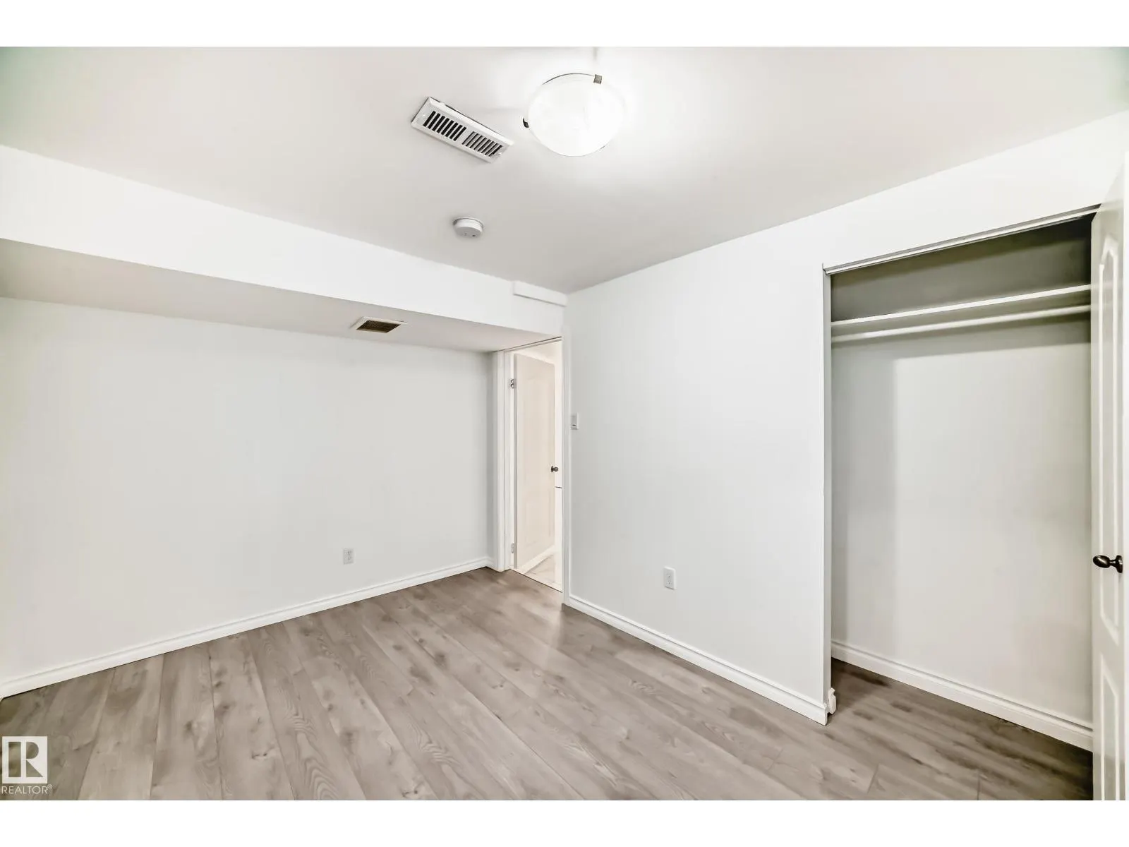 13516 112 ST NW