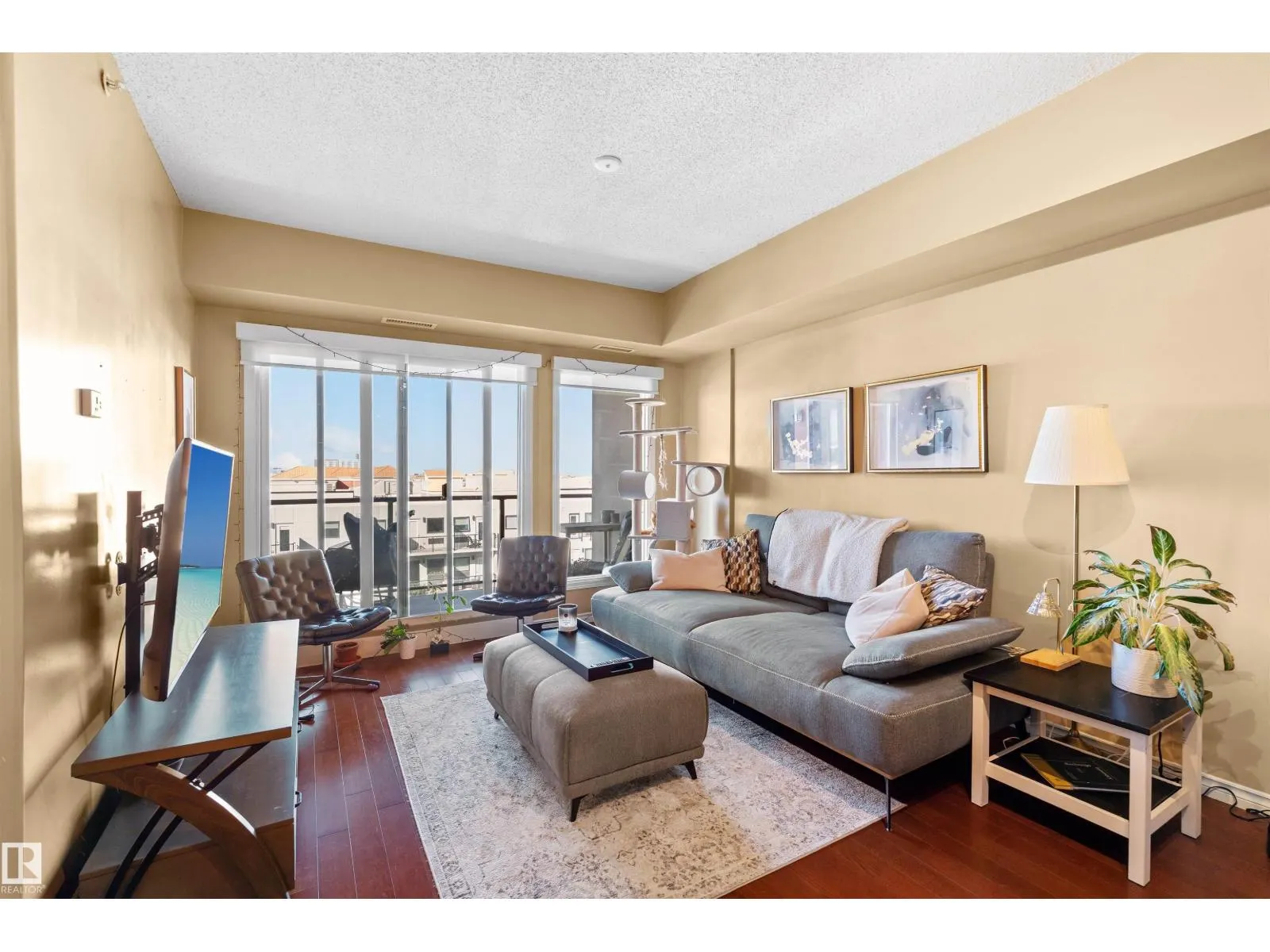 #802 10303 111 ST NW