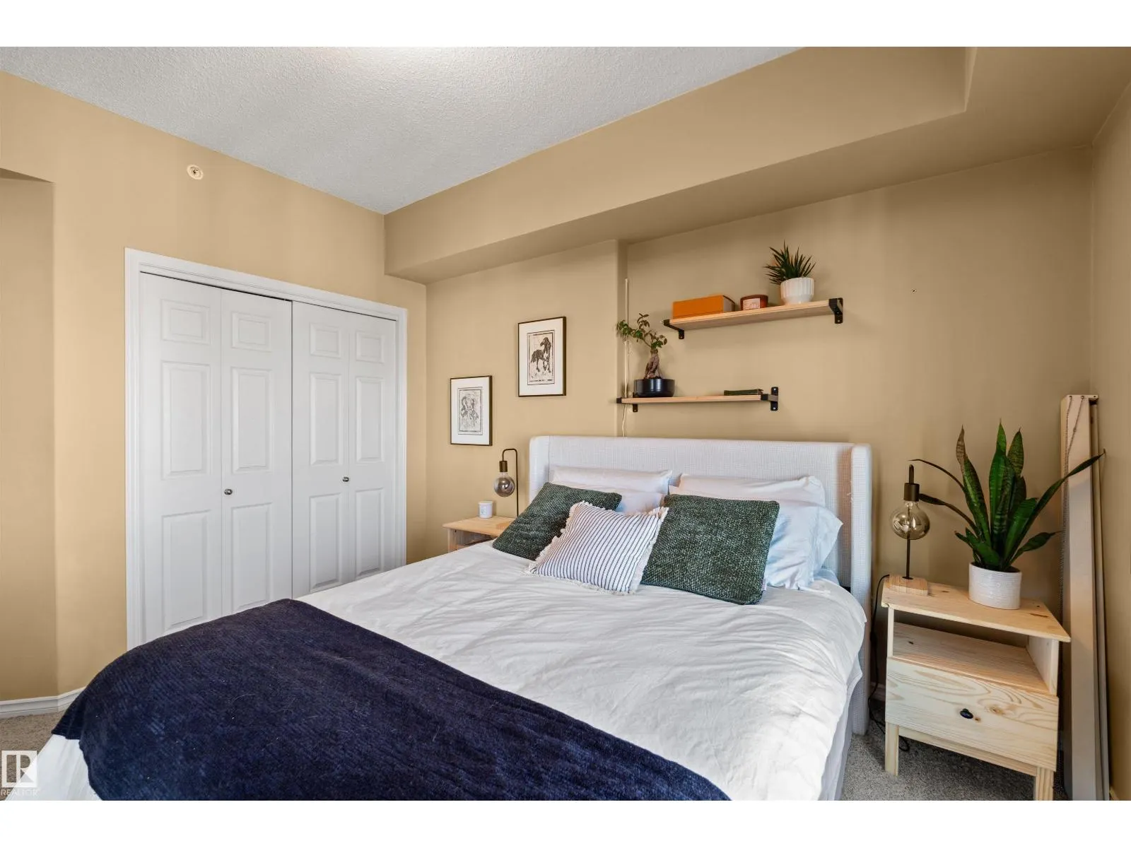 #802 10303 111 ST NW
