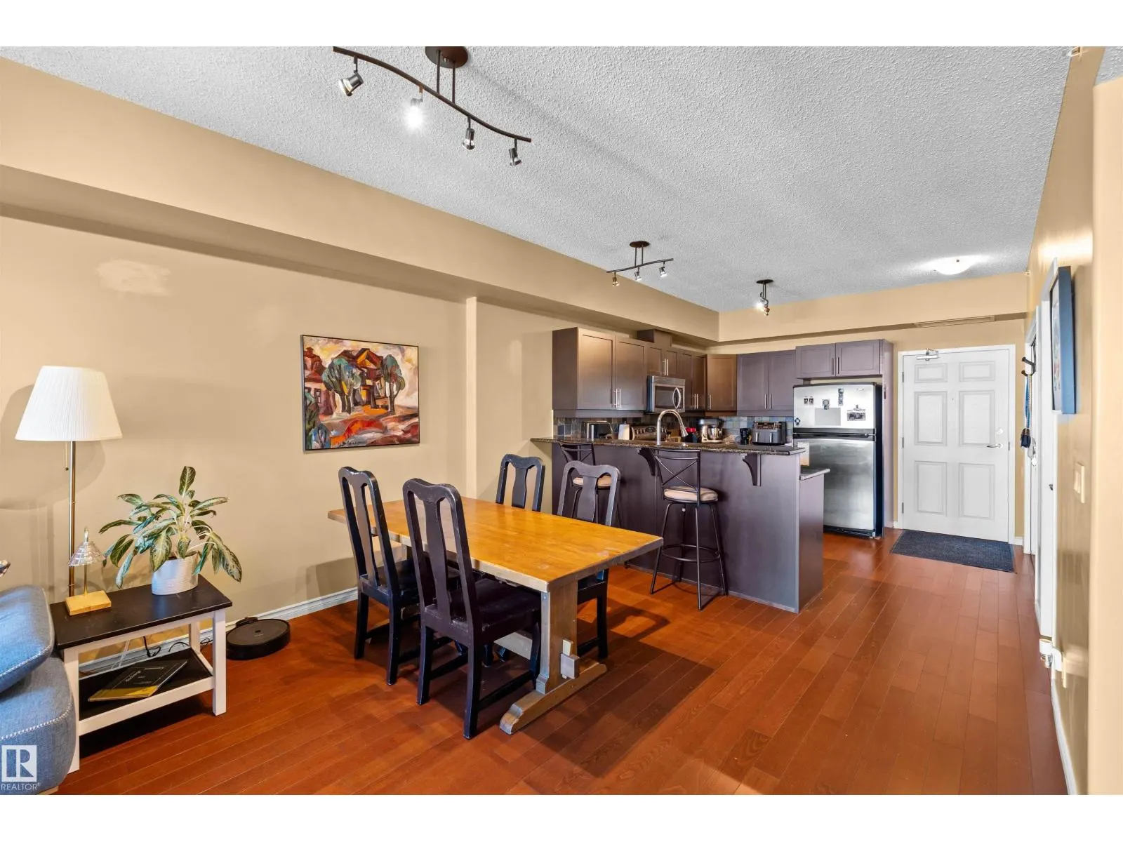 #802 10303 111 ST NW