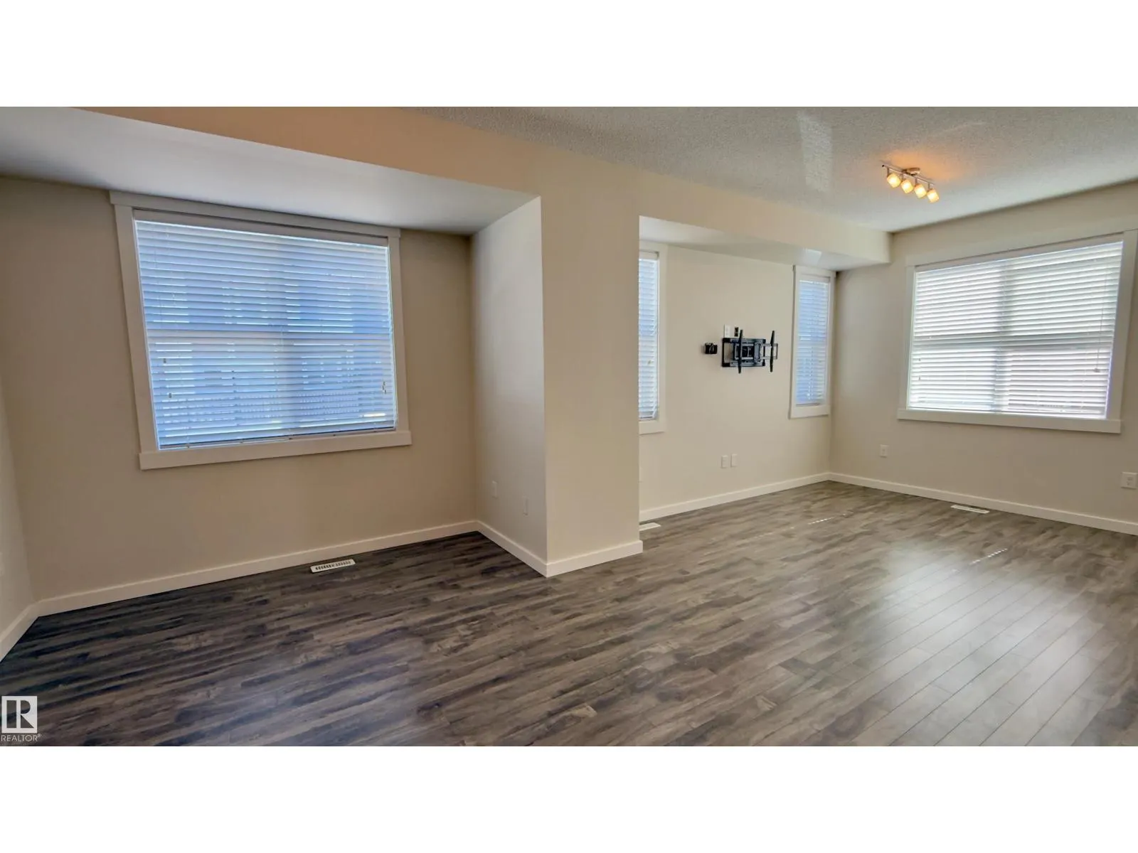 #96 903 CRYSTALLINA NERA WY NW