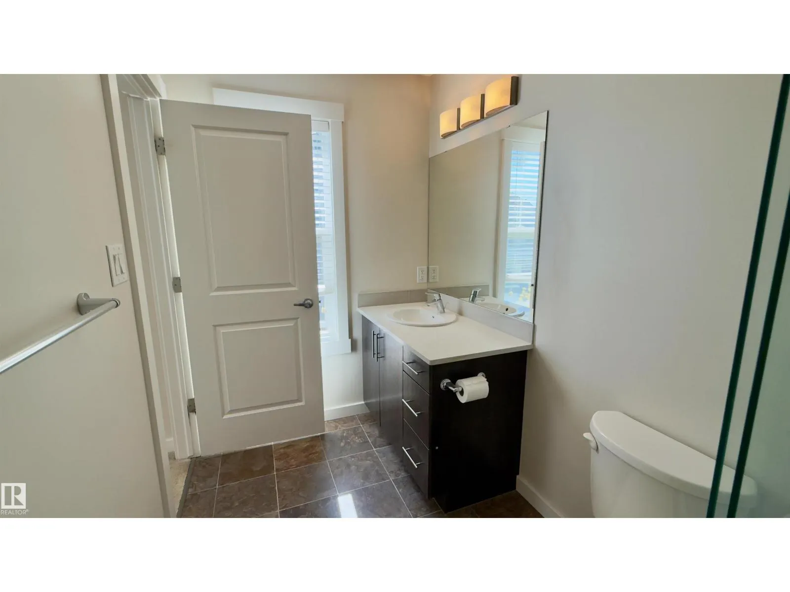 #96 903 CRYSTALLINA NERA WY NW
