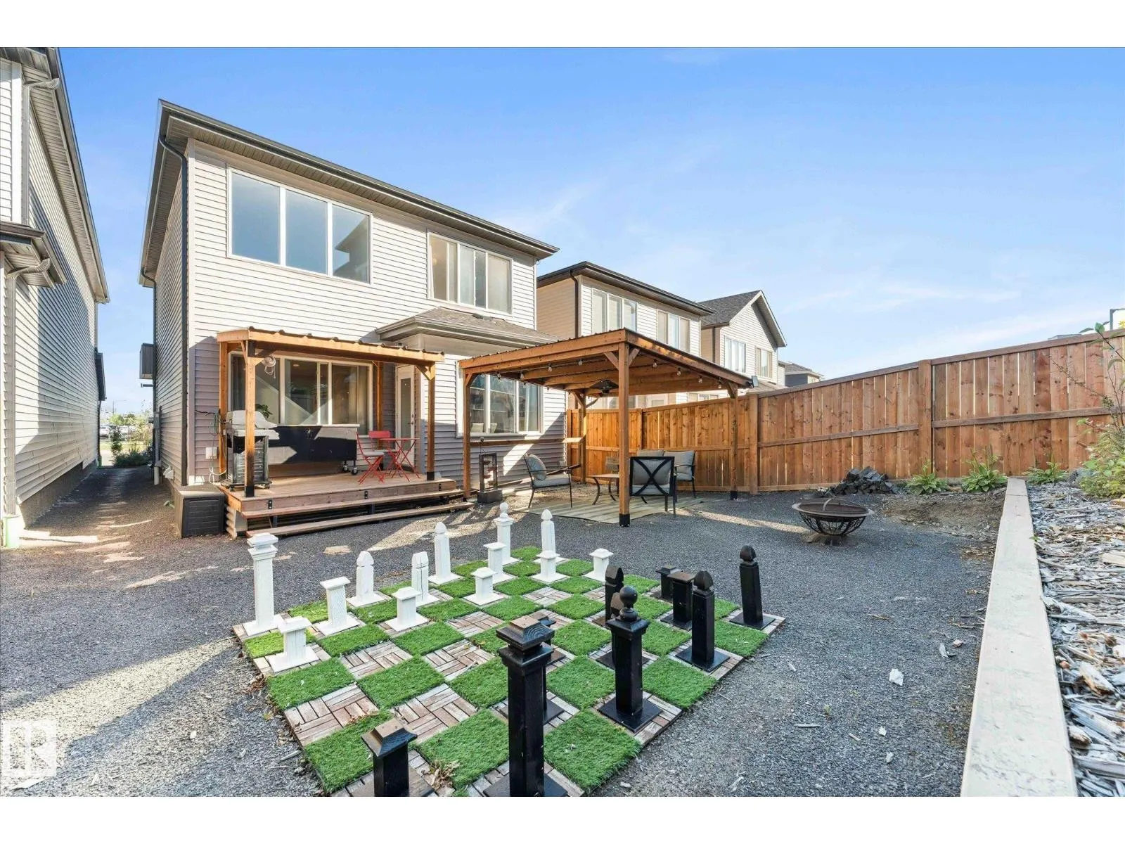 22047 93 AV NW