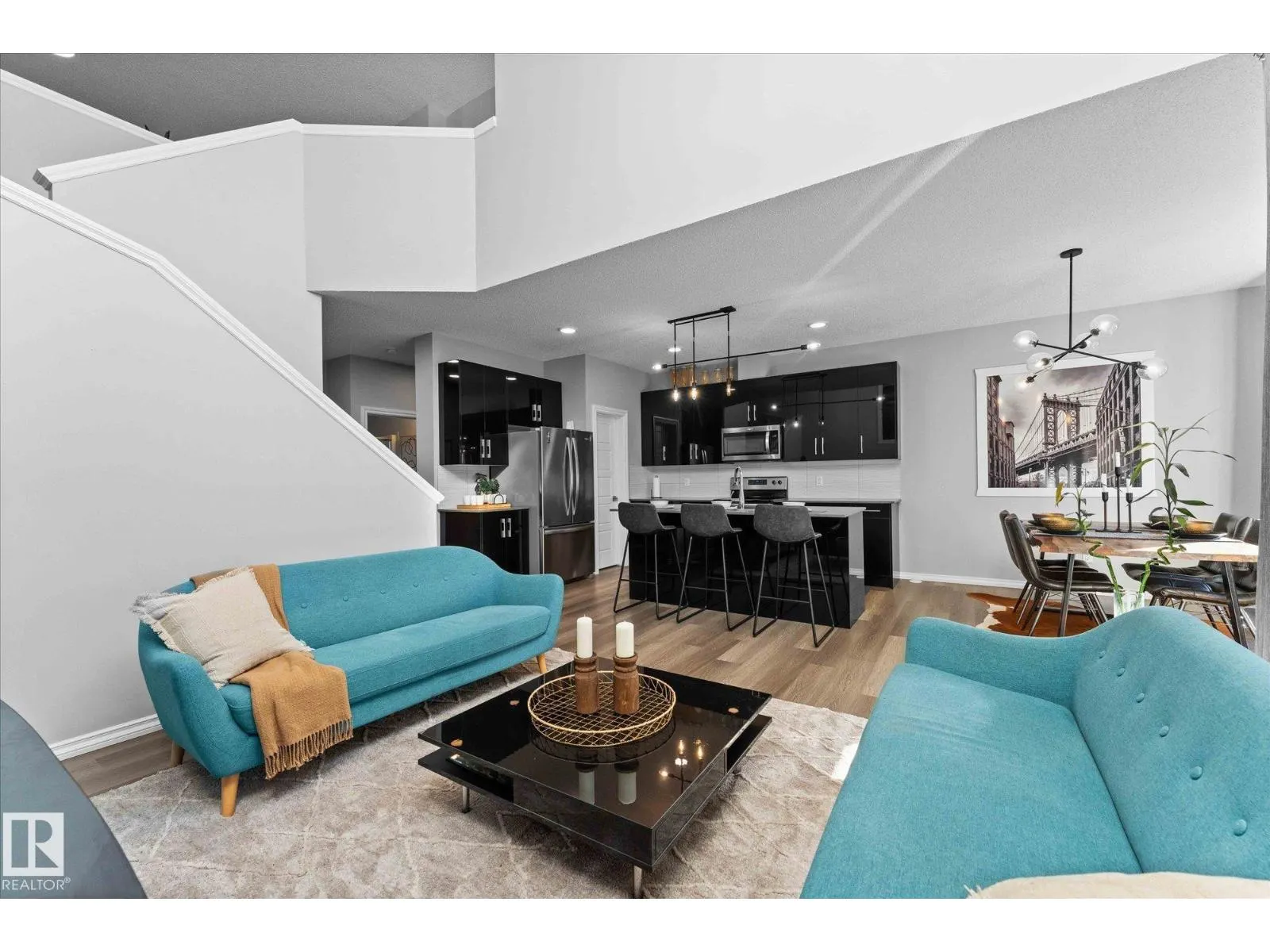 22047 93 AV NW