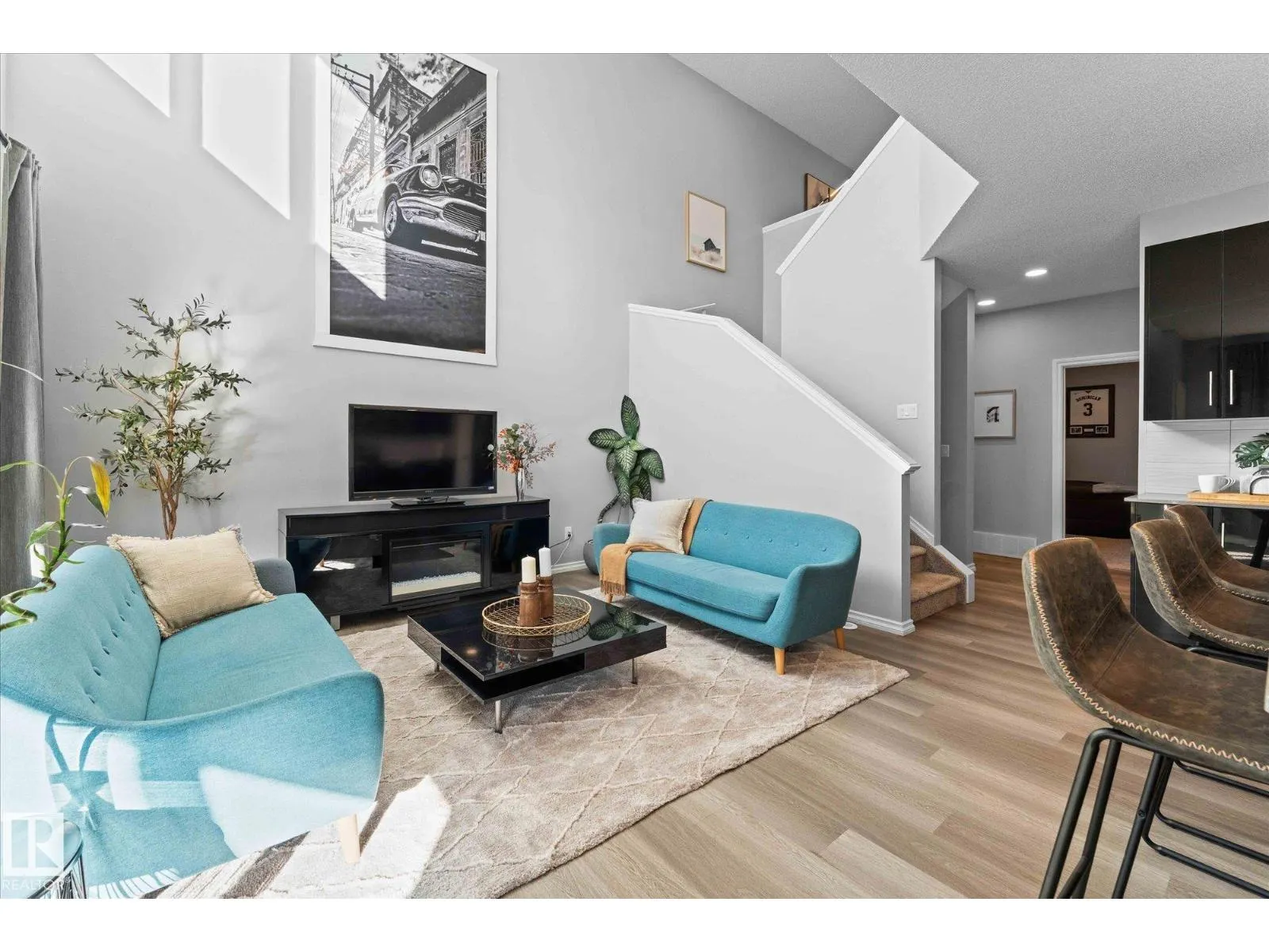 22047 93 AV NW
