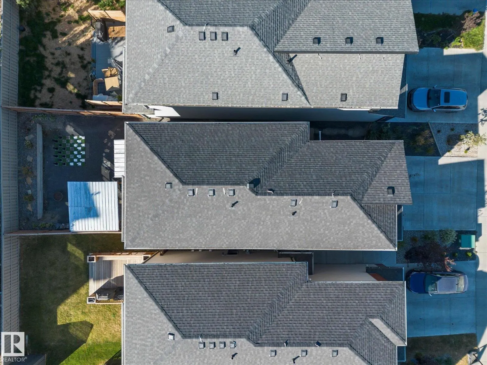 22047 93 AV NW