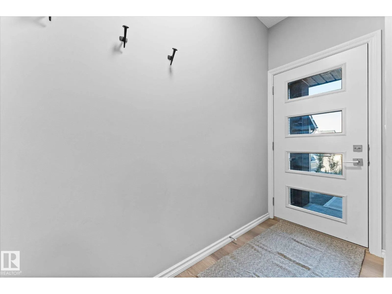 22047 93 AV NW
