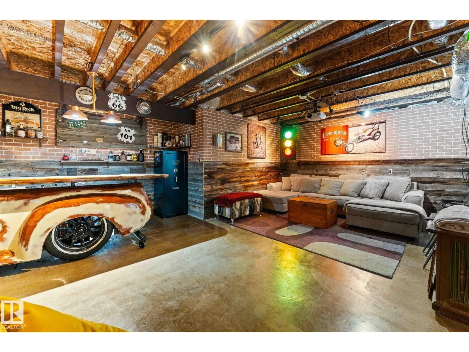 22047 93 AV NW