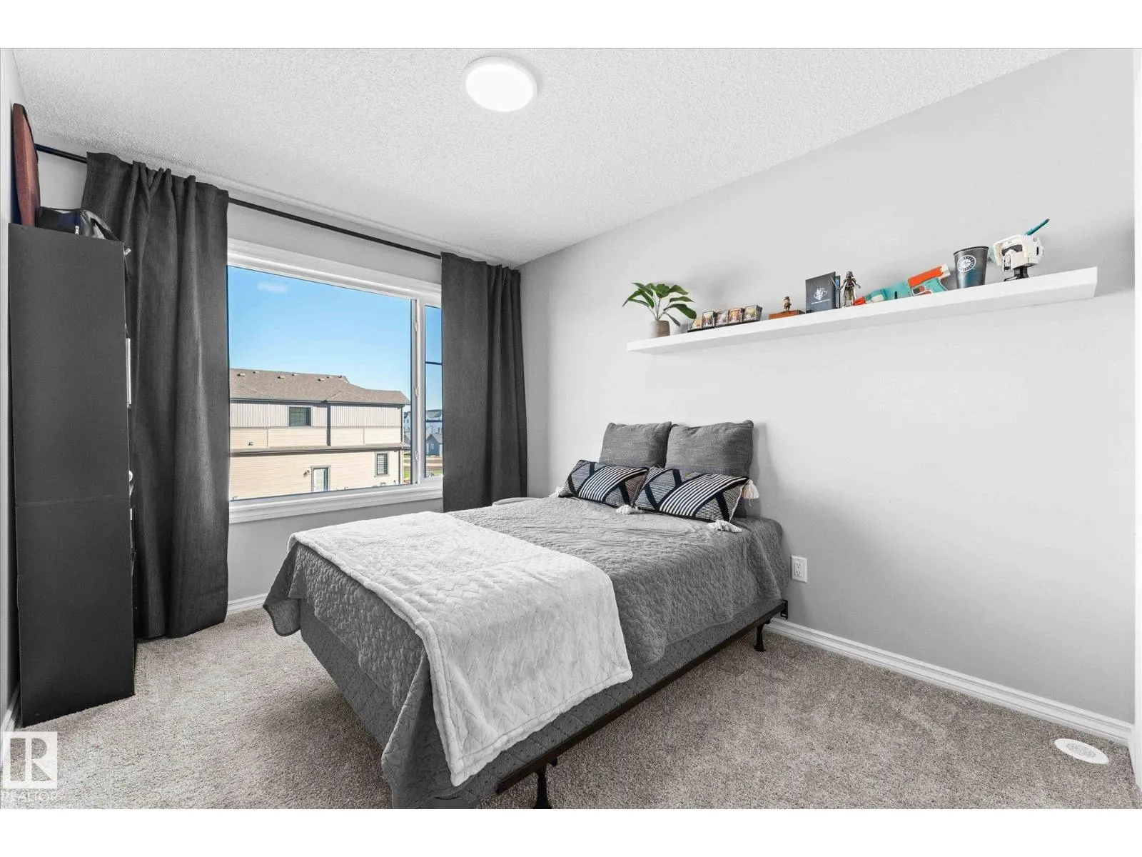 22047 93 AV NW