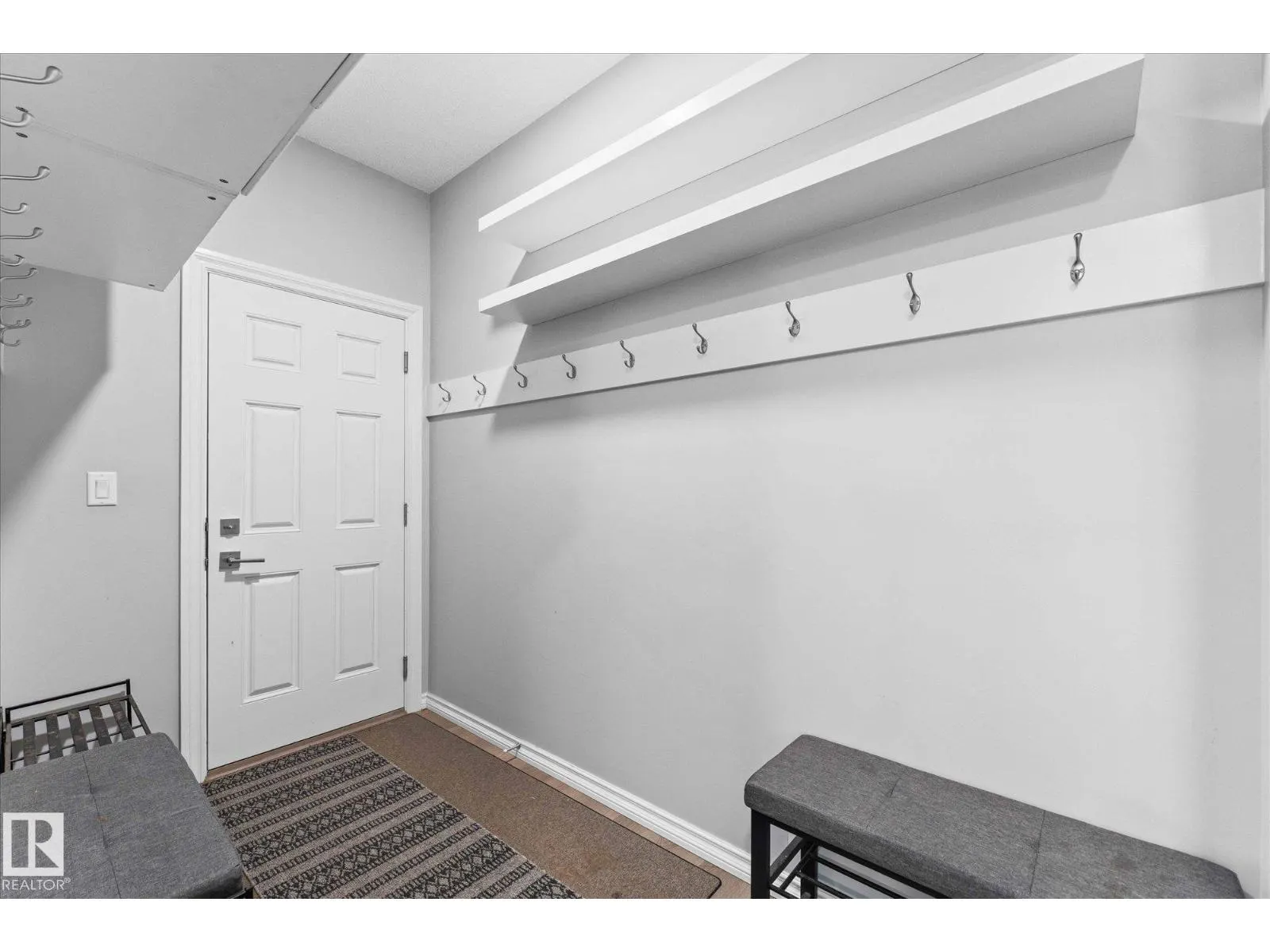 22047 93 AV NW