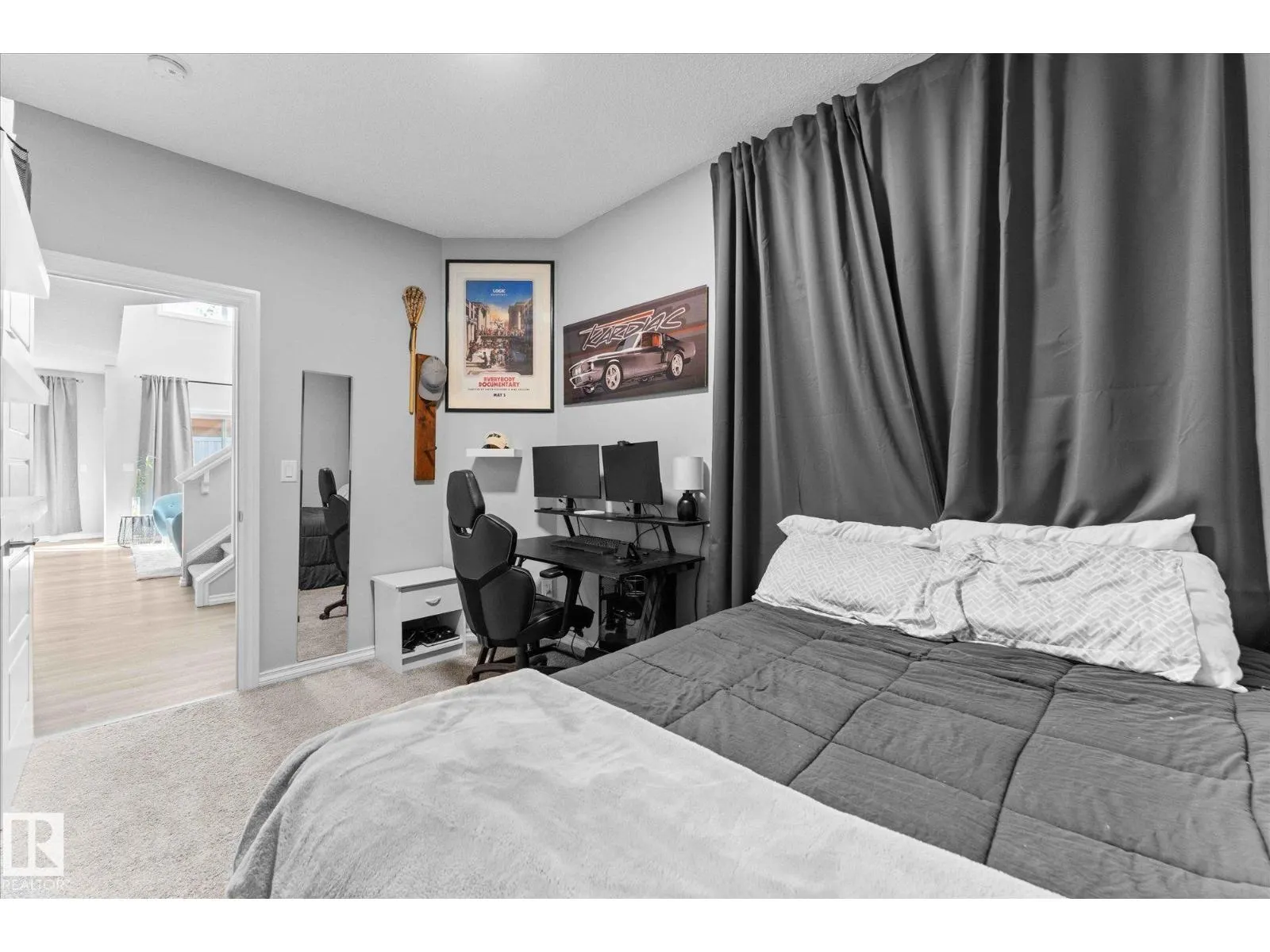 22047 93 AV NW