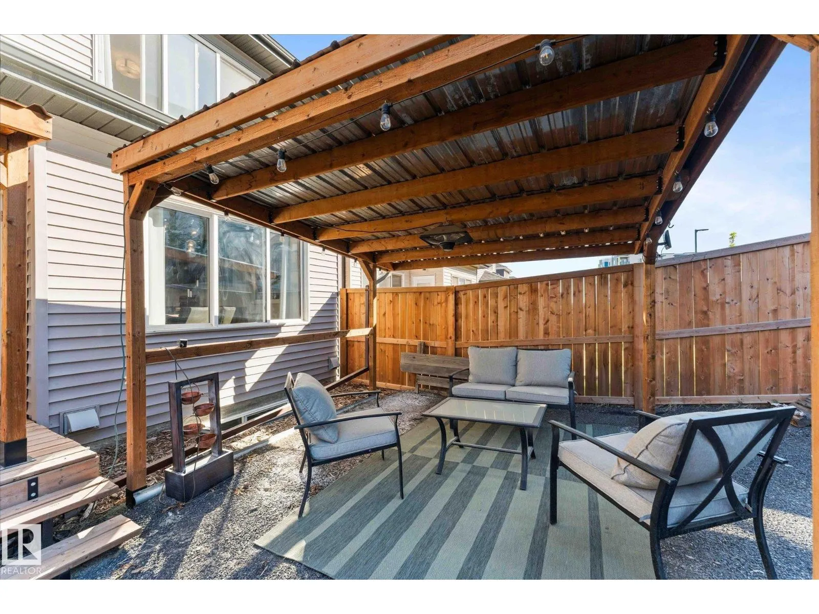 22047 93 AV NW
