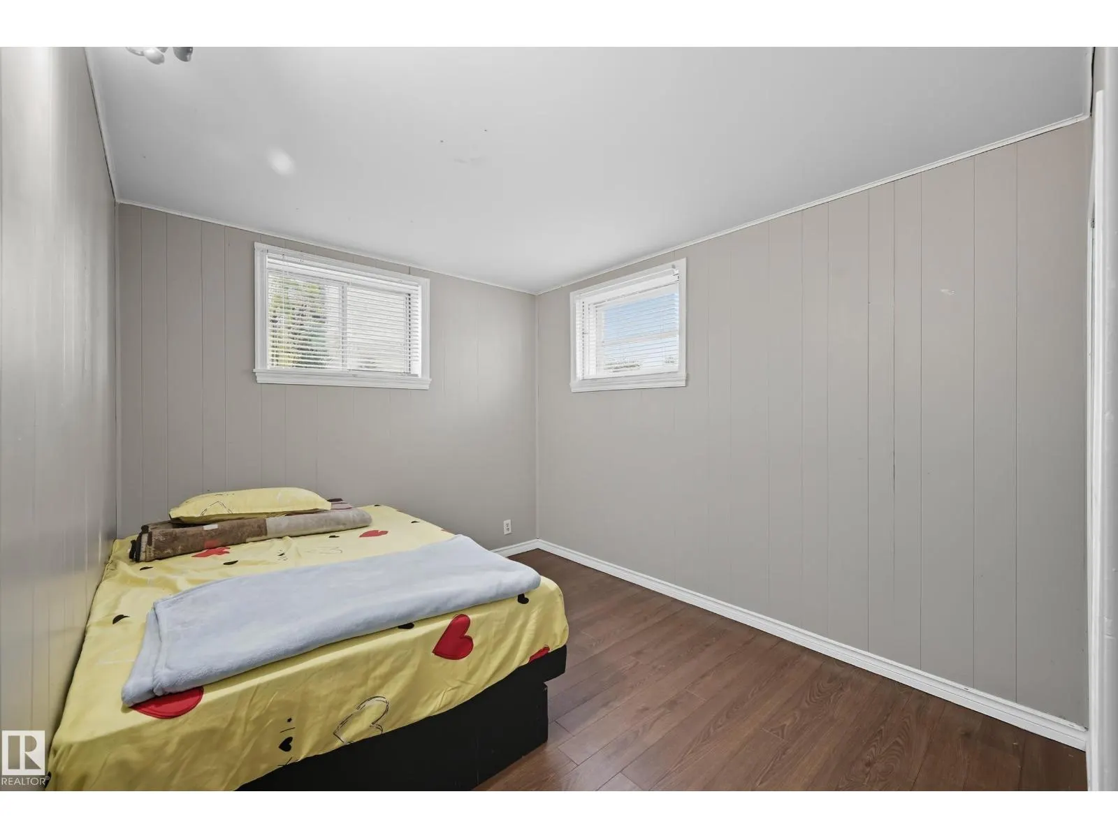 11908 71 ST NW