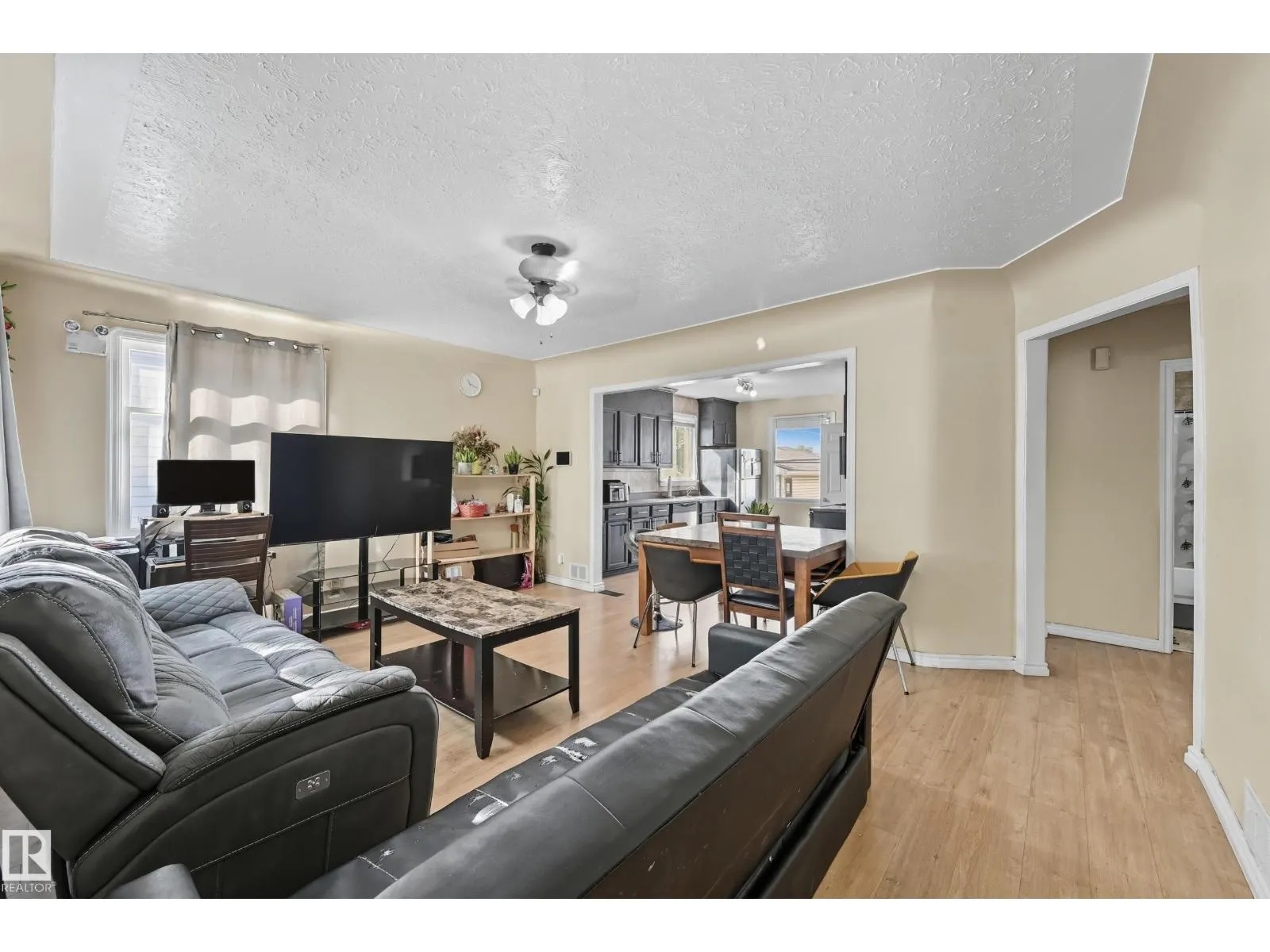 11908 71 ST NW