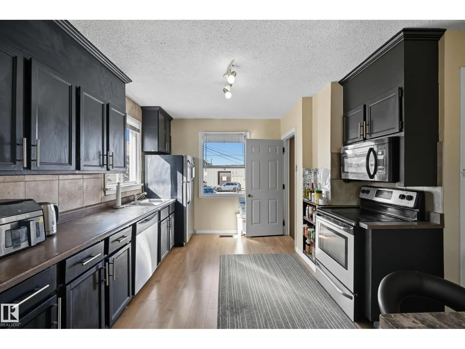 11908 71 ST NW