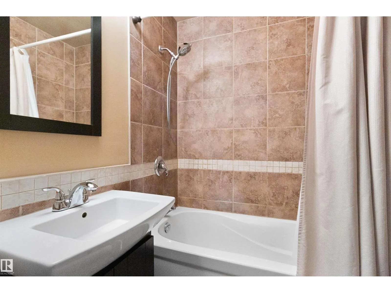 12820 67 ST NW
