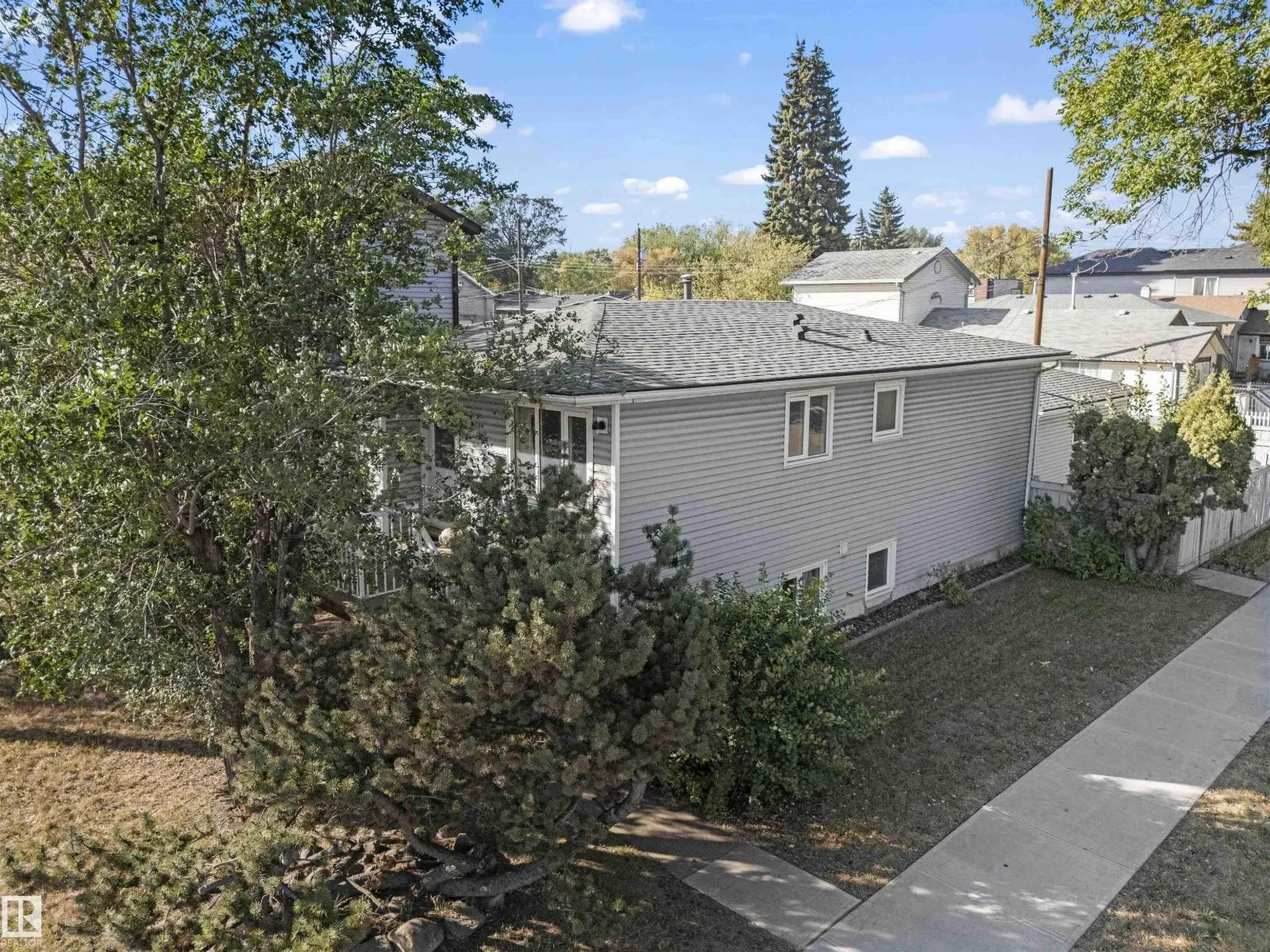 11604 127 AV NW