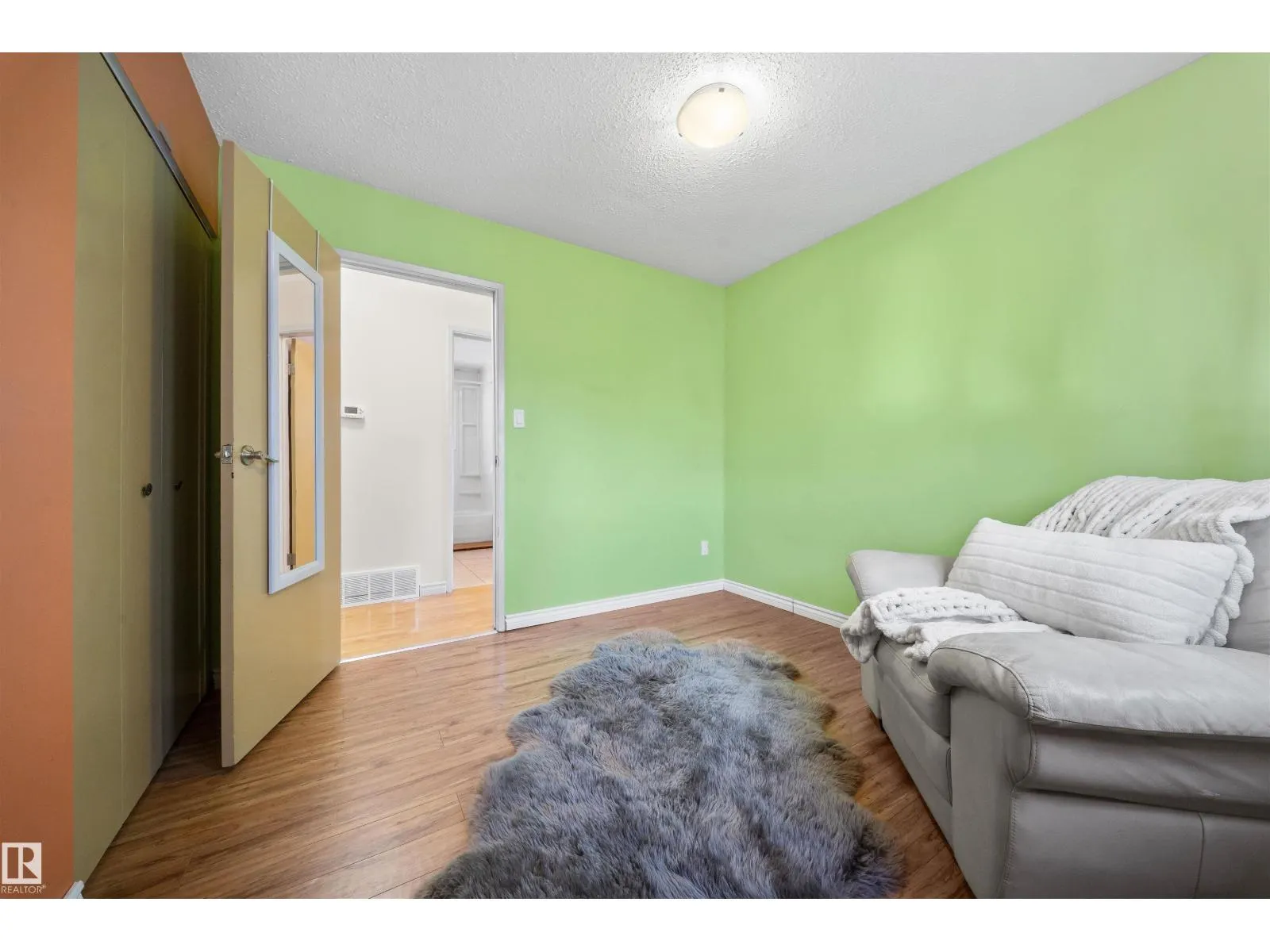 11604 127 AV NW